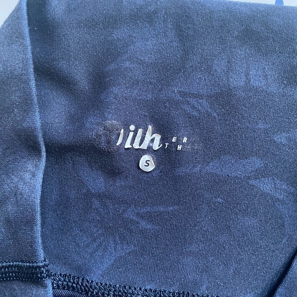 Tone It Up x Bandier Island Dip Leggings - Picture 3 of 4